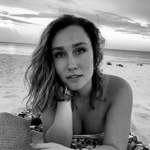 Meet your Posher, Caitlin